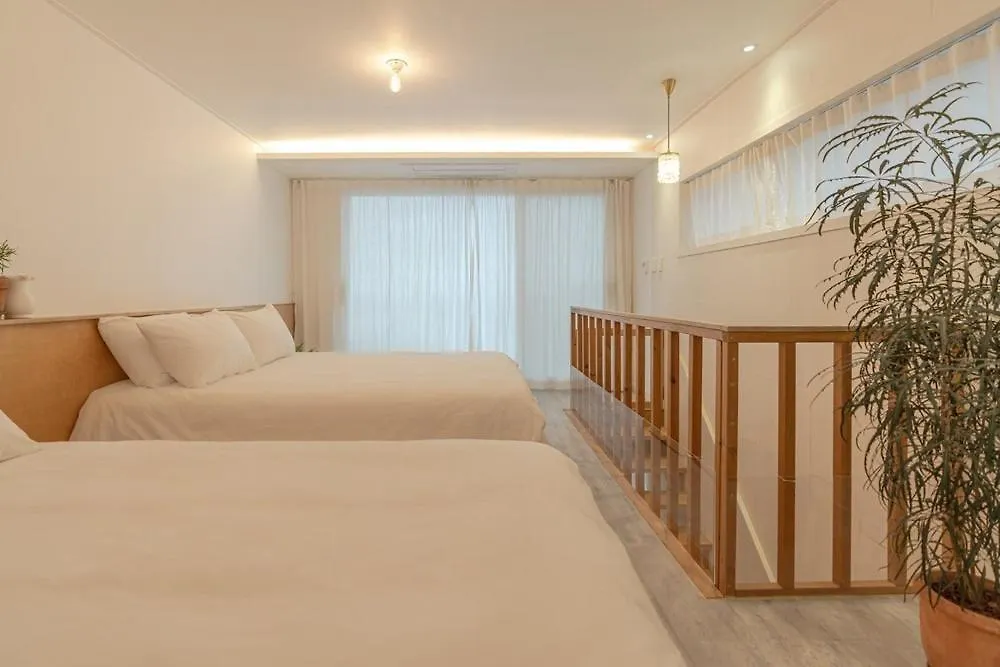 Гостевой дом Jeju Byeolkkum Pension